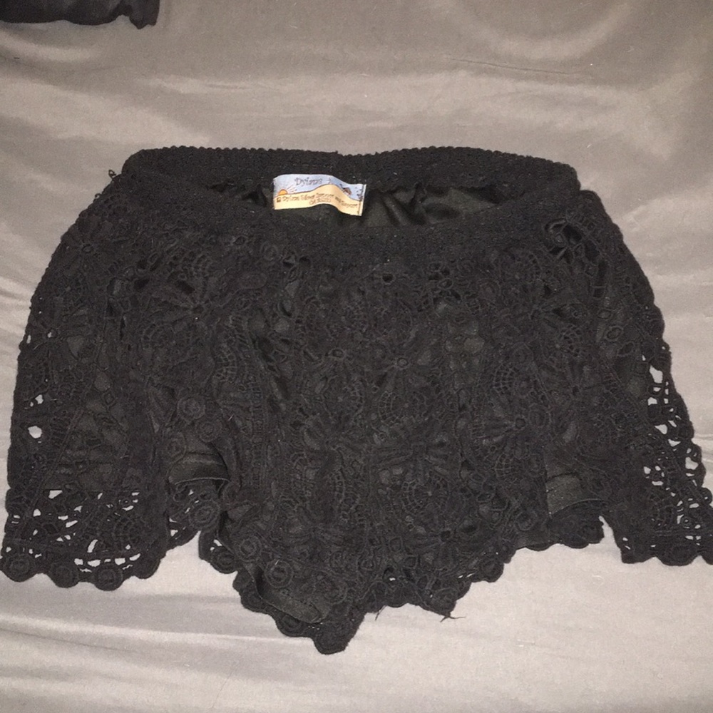Cute black shorts 🌑